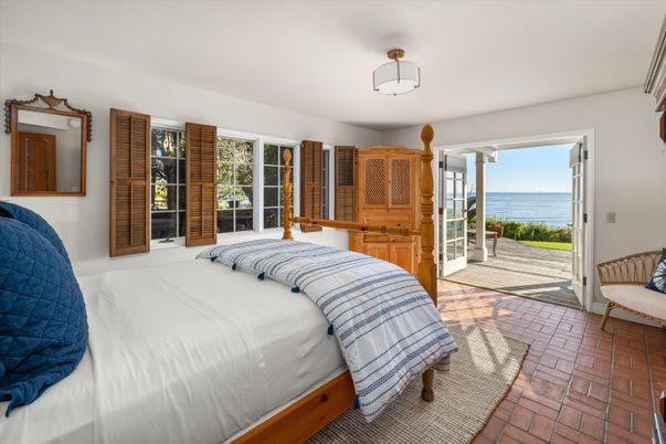 Bedroom, Interior, Water