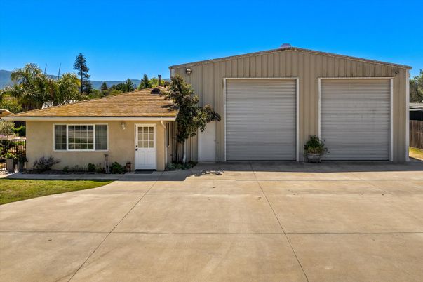 Attached, Exterior, Facade, Ranch