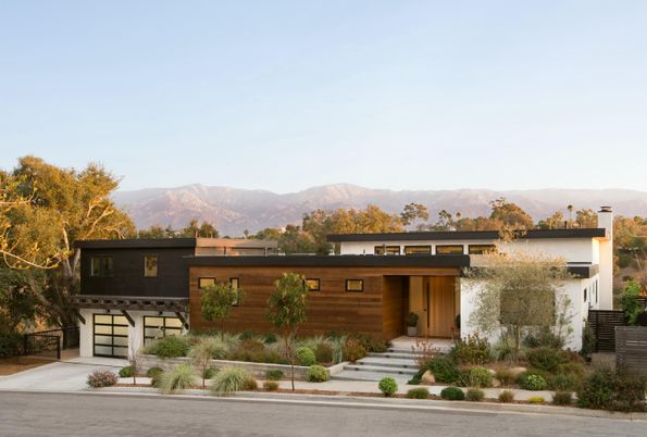 Exterior, Facade, Modern
