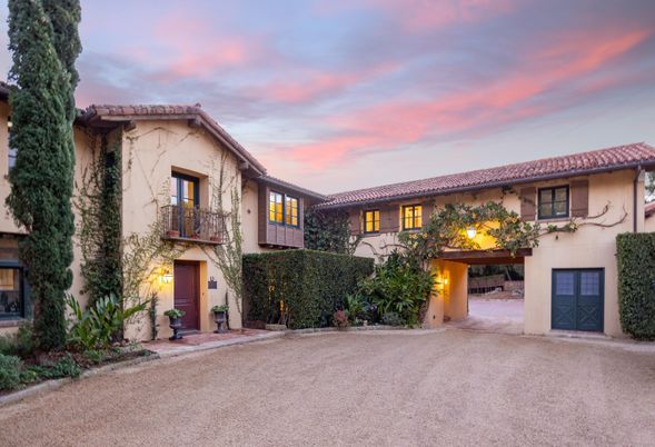 Attached, Exterior, Facade, Mediterranean