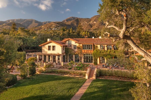 Exterior, Facade, Mediterranean
