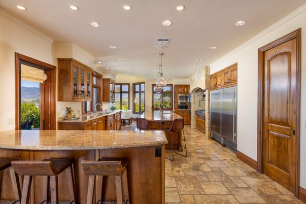 Chandelier, Dining room, Interior, Kitchen, Pendant Lights, Recessed Lighting, Stainless Steel Appliances