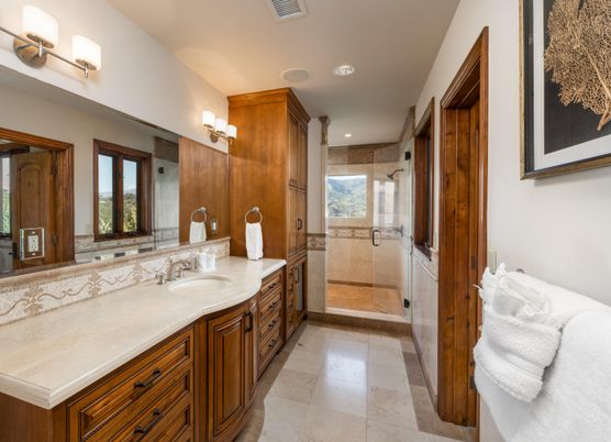 Bathroom, Dual Sink Vanities, Interior, Recessed Lighting