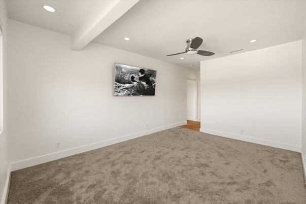 Empty room, Interior, Recessed Lighting