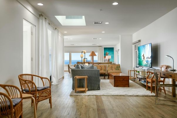 Interior, Living room, Recessed Lighting, Water, Wood Texture Flooring