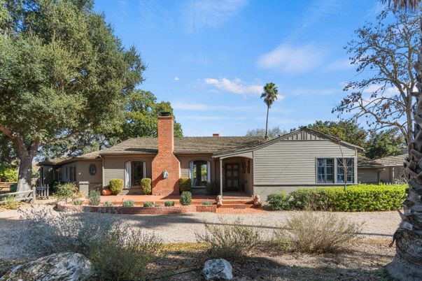 Backyard, Exterior, Facade, Brick Facade, Ranch