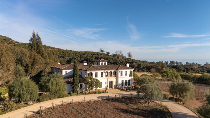 Exterior, Facade, Mediterranean