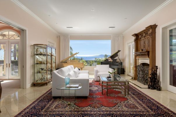 Fireplace, Interior, Living room, Piano, Recessed Lighting