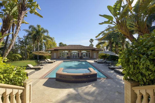 Exterior, Pool