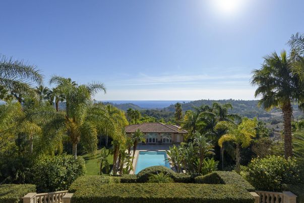 Exterior, Pool, Water
