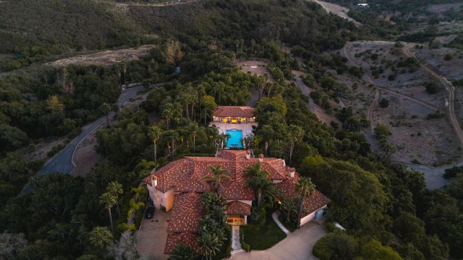 Exterior, Drone