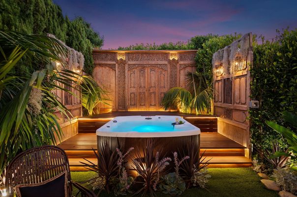 Exterior, Hot Tub