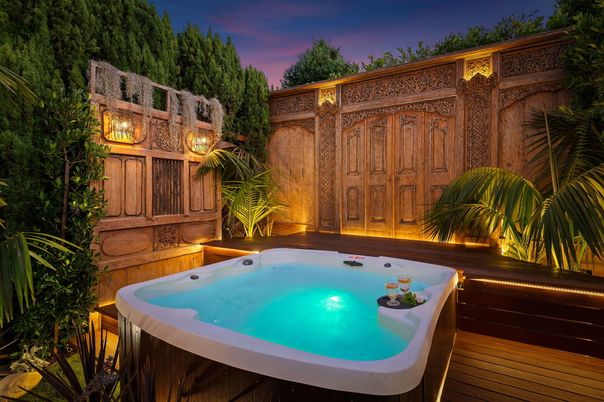 Exterior, Hot Tub