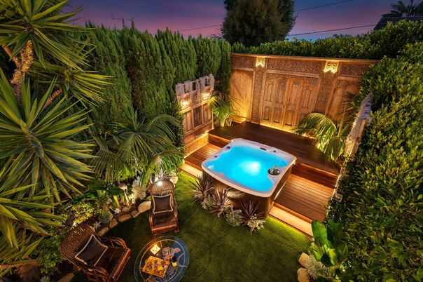 Exterior, Hot Tub