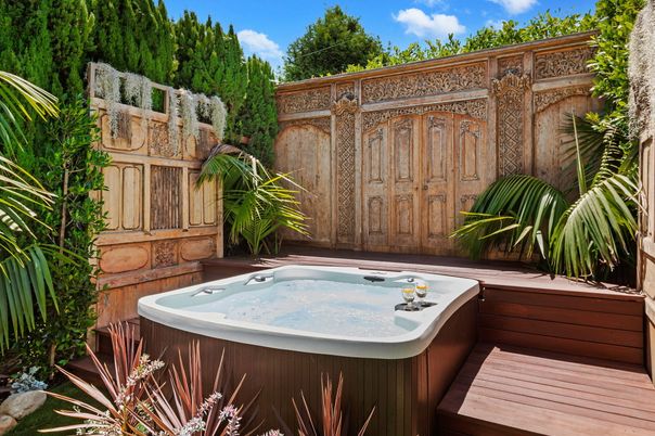 Exterior, Hot Tub