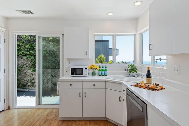 Interior, Kitchen, Recessed Lighting, Water, Wood Texture Flooring