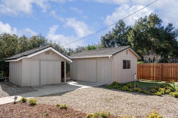 Detached Garage, Exterior