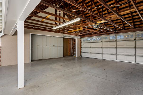 Garage, Interior, Wooden Beams