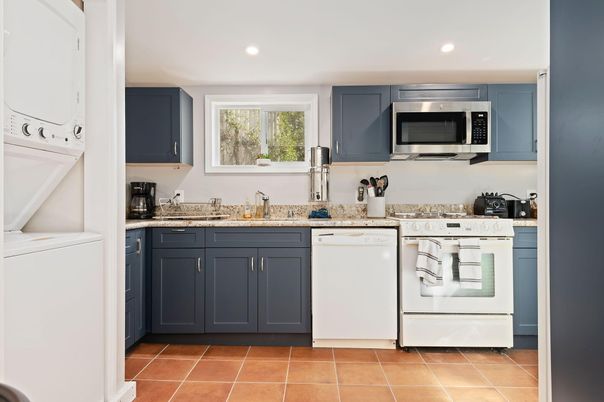 Interior, Kitchen, Recessed Lighting, Washer