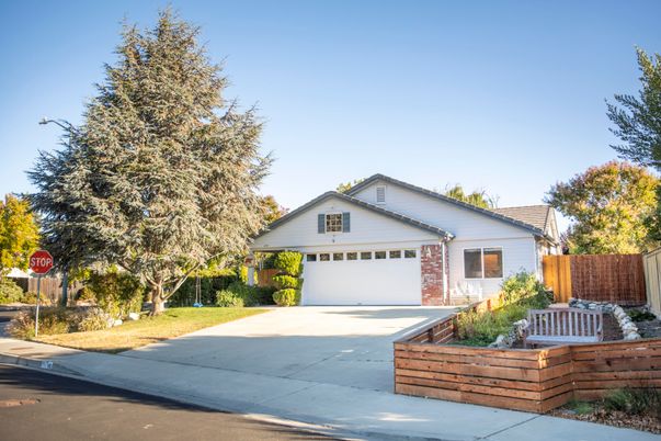 Attached, Exterior, Facade, Brick Facade, Ranch