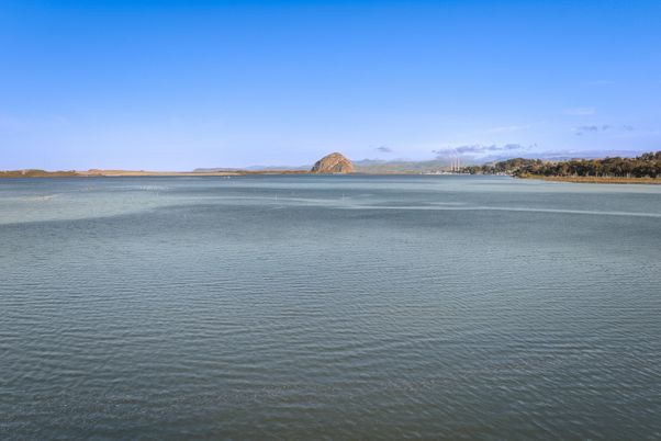 Exterior, Lake