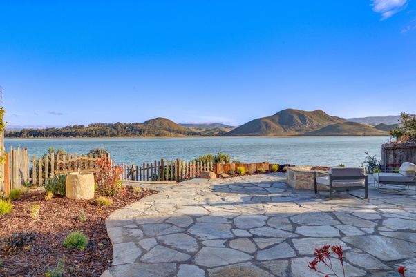 Exterior, Lake
