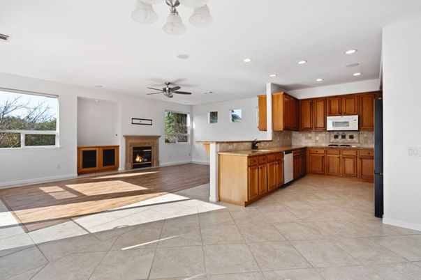 Fireplace, Interior, Kitchen, Recessed Lighting