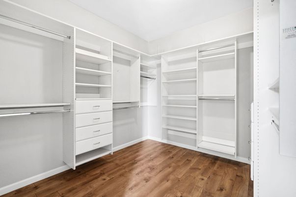 Interior, Walk-in Closets, Wood Texture Flooring