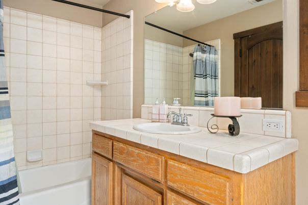 Bathroom, Interior, Tile Countertops