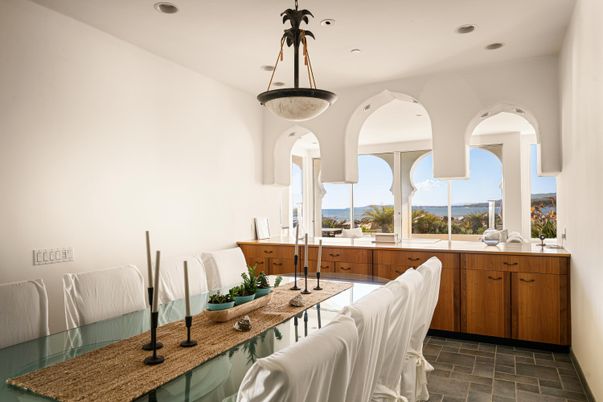 Dining room, Interior, Pendant Lights, Recessed Lighting, Water