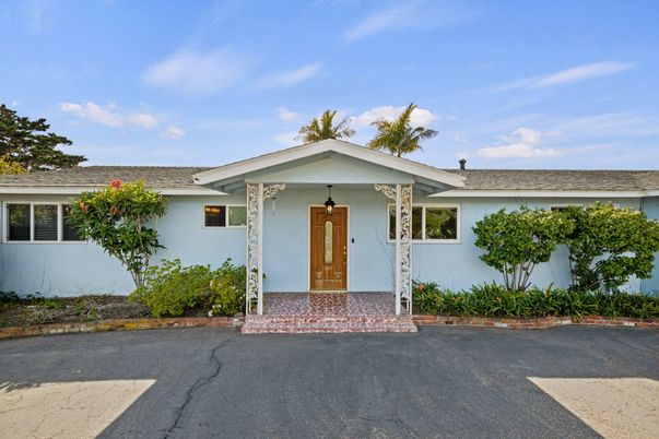 Exterior, Facade, Ranch