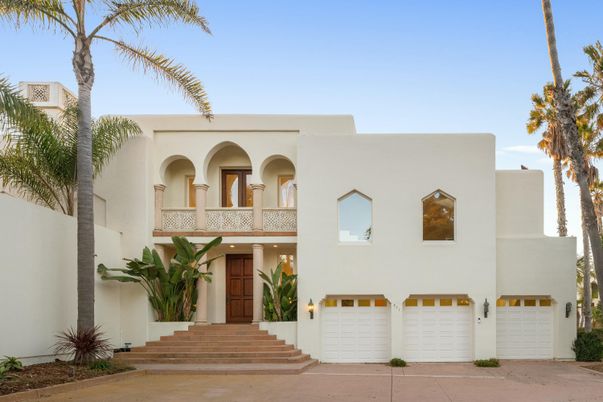 Attached, Exterior, Facade, Spanish Mediterranean