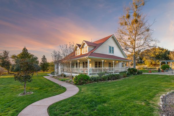 Backyard, Exterior, Facade, Queen Anne Victorian
