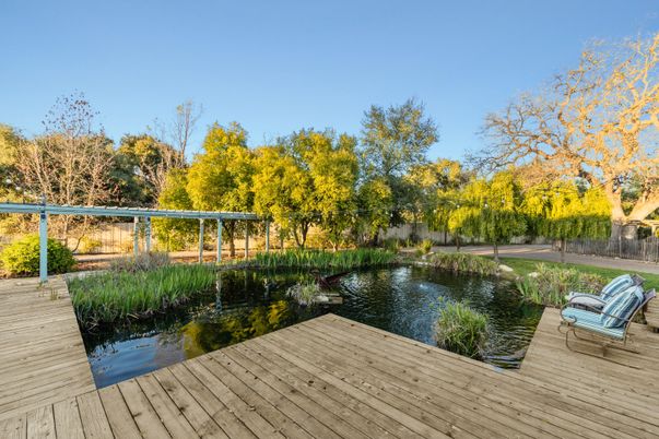 Exterior, Lake