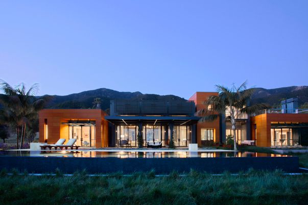 Backyard, Exterior, Facade, Modern