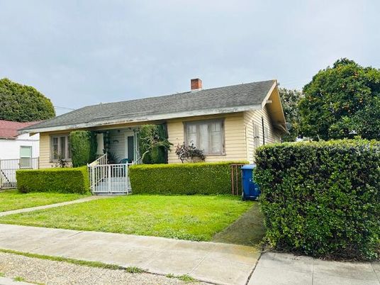 Backyard, Exterior, Facade, Ranch