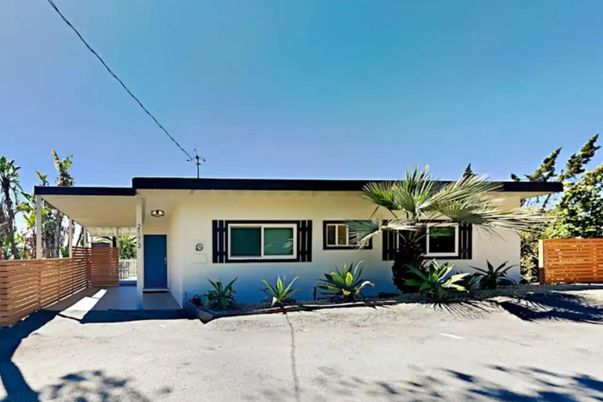 Exterior, Facade, Modern
