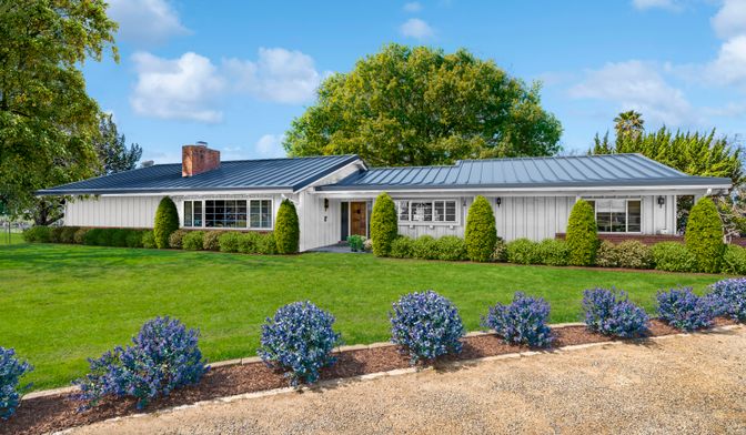 Backyard, Exterior, Facade, Ranch