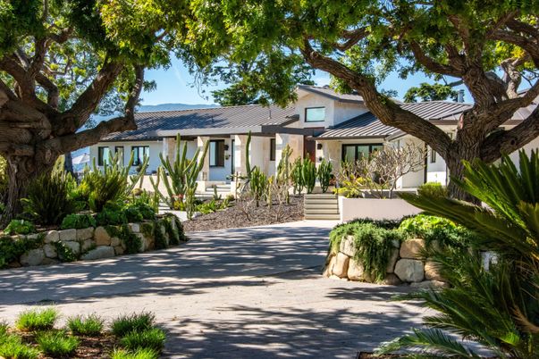 Exterior, Facade, Ranch