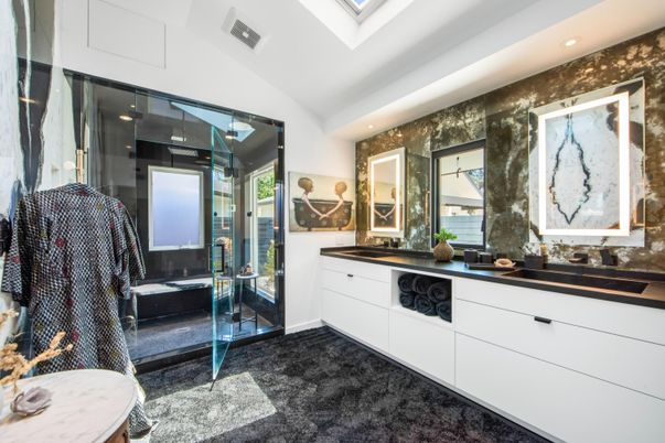 Bathroom, Dual Sink Vanities, Interior, Recessed Lighting