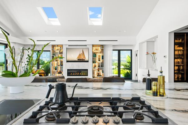 Fireplace, Interior, Kitchen, Recessed Lighting