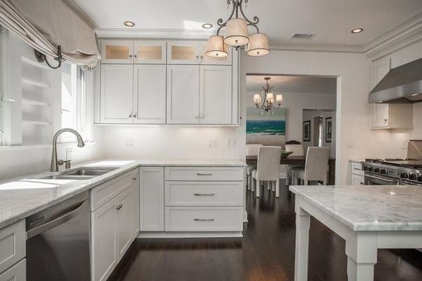 Chandelier, Dining room, Interior, Kitchen, Recessed Lighting, Stainless Steel Appliances, Wood Texture Flooring