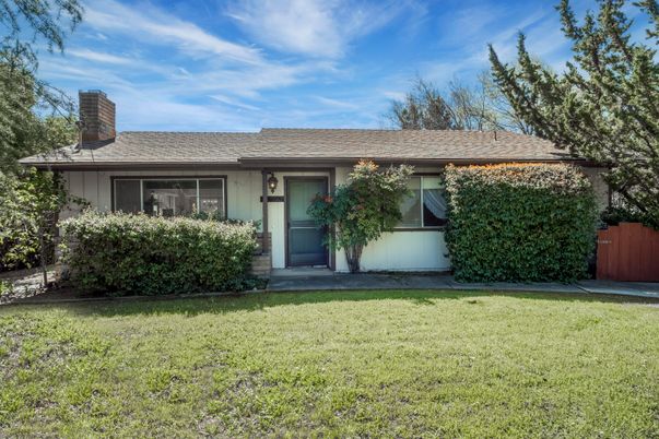 Backyard, Exterior, Facade, Ranch