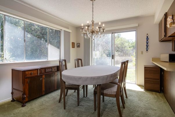 Chandelier, Dining room, Interior