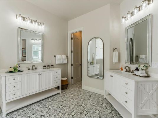 Bathroom, Dual Sink Vanities, Interior