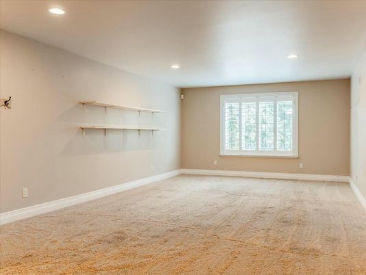 Empty room, Interior, Recessed Lighting