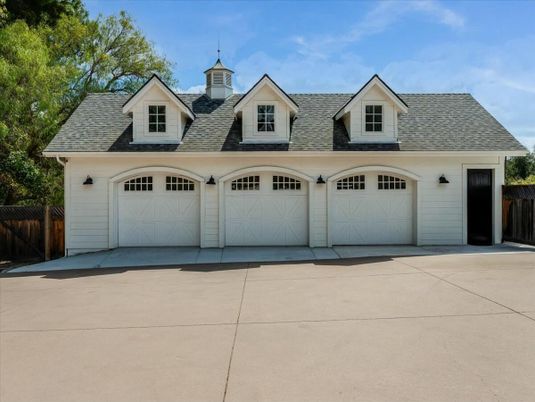 Attached, Exterior, Facade, Cape Cod