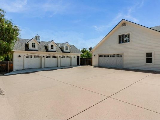 Attached, Exterior, Facade, Farmhouse