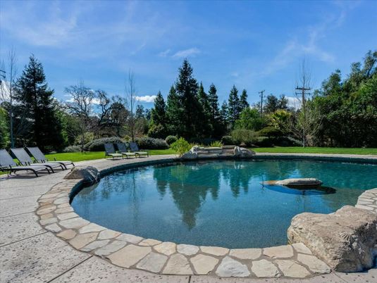 Exterior, Pool