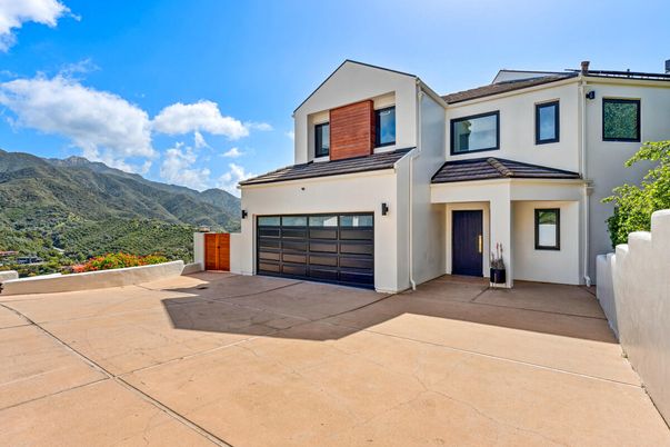Attached, Exterior, Facade, Modern